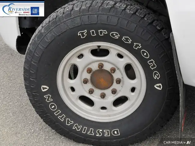 2006 GMC Sierra 2500HD SL in Cars & Trucks in Brockville - Image 6