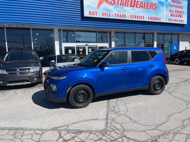  2022 Kia Soul HEATED SEATS, STEERING WHEEL WE FINANCE ALL CREDI in Cars & Trucks in London - Image 2