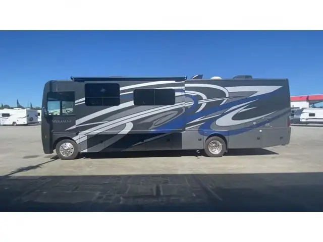 2023 Thor Motor Coach Miramar 35.2 in RVs & Motorhomes in Abbotsford - Image 7