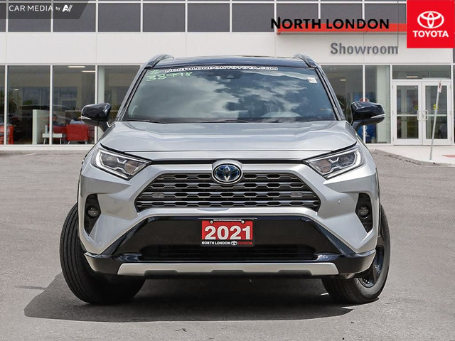 2021 Toyota RAV4 Hybrid XLE LEASE RETURN - ONE OWNER - CLEAN... in Cars & Trucks in London - Image 2