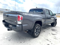 Sunroof, Navigation, Heated Seats, Apple CarPlay, Android Auto! SALES HOTLINE sales@cranbrooktoyota.... (image 4)