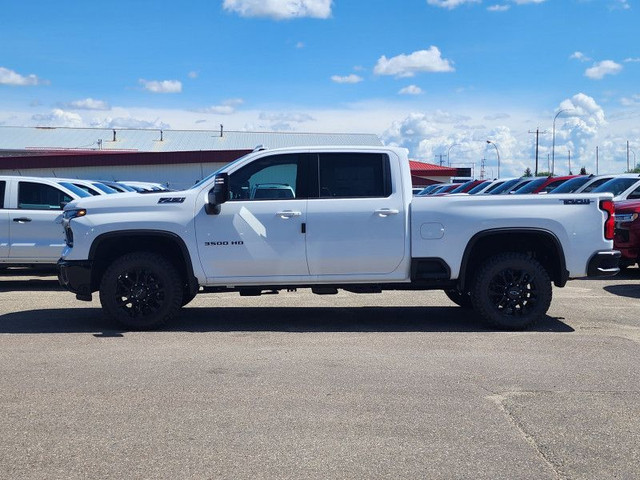 2025 Chevrolet Silverado 3500HD LTZ 6'6 FOOT BOX | DURAMAX DIESE in Cars & Trucks in St. Albert - Image 3