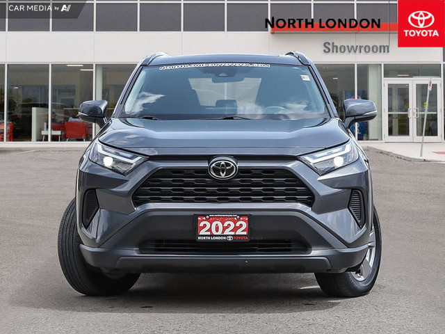 2022 Toyota RAV4 XLE LEASE RETURN - CLEAN CARFAX - ONE OWNER... in Cars & Trucks in London - Image 2