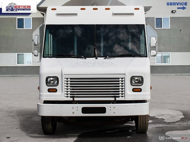 2012 Workhorse CUSTOM CHASSIS W62 2012 Workhorse Box Truck /... in Cars & Trucks in Edmonton - Image 2
