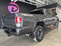 Le Toyota Tacoma TRD Sport 2022 avec groupe Premium est l’un des camions intermédiaires les plus rec... (image 4)