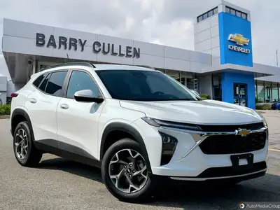 Introducing the stunning 2025 Chevrolet Trax LT, with a gleaming white exterior and smooth FWD handl...