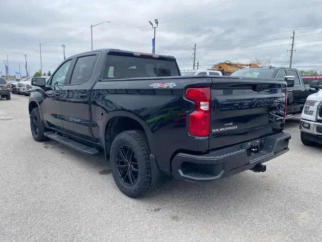 2022 Chevrolet Silverado 1500 Custom Crew Cab 4x4 ~Bluetooth ~Ba in Cars & Trucks in Barrie - Image 3