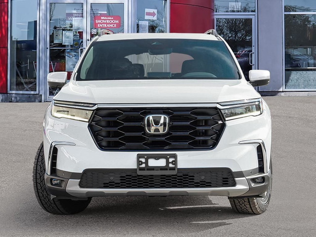2025 Honda Pilot Touring in Cars & Trucks in City of Toronto - Image 2