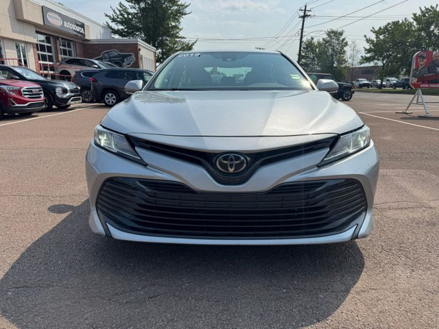 2019 Toyota Camry LE - Apple CarPlay in Cars & Trucks in Moncton - Image 2