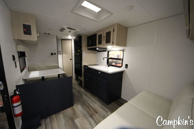2024 PRIMETIME AVENGER LT 25BH in Travel Trailers & Campers in Oshawa / Durham Region - Image 2