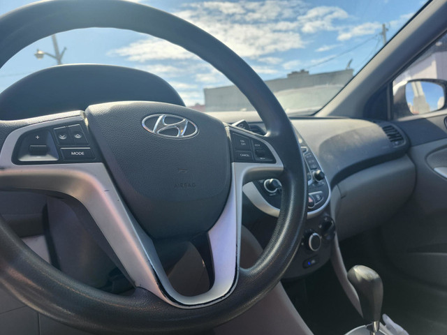 2012 Hyundai Accent AUTOMATIQUE GARANTIE 1 ANS dans Autos et camions  à Ville de Montréal - Image 3