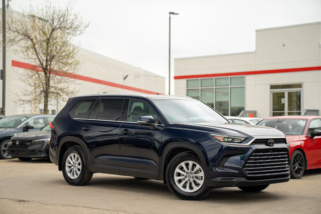2024 Toyota Grand Highlander Hybrid XLE in Cars & Trucks in Edmonton - Image 2