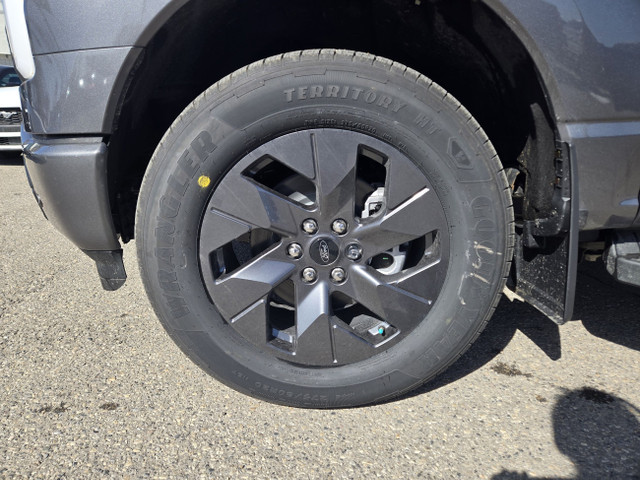 2025 Ford F-150 Lightning FLASH | MAX TOW PKG | MOBILE PWR CORD  in Cars & Trucks in Calgary - Image 4
