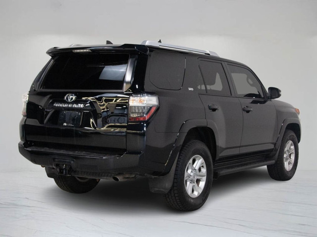 2017 Toyota 4Runner SR5 | 7 PASS | V6 | | SUNROOF | REAR CAM in Cars & Trucks in Mississauga / Peel Region - Image 4