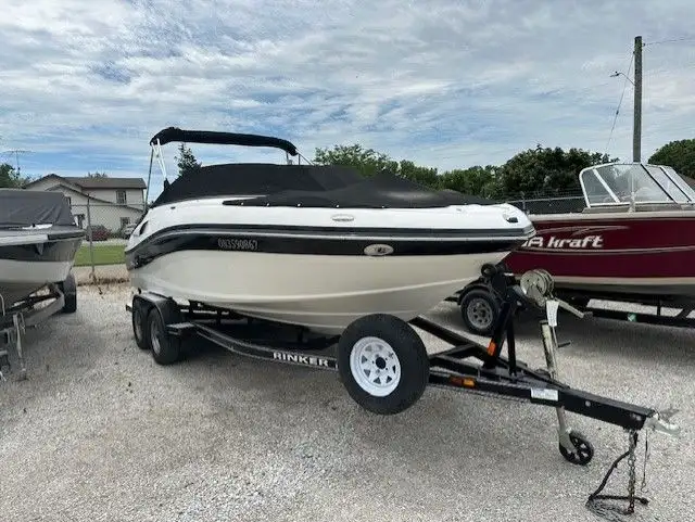 2012 Rinker 216 in Powerboats & Motorboats in Chatham-Kent - Image 2