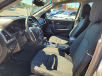 2016 GMC ACADIA SLE, AWD, Automatic, silver exterior, black cloth interior, power locks, windows, mi... (image 6)