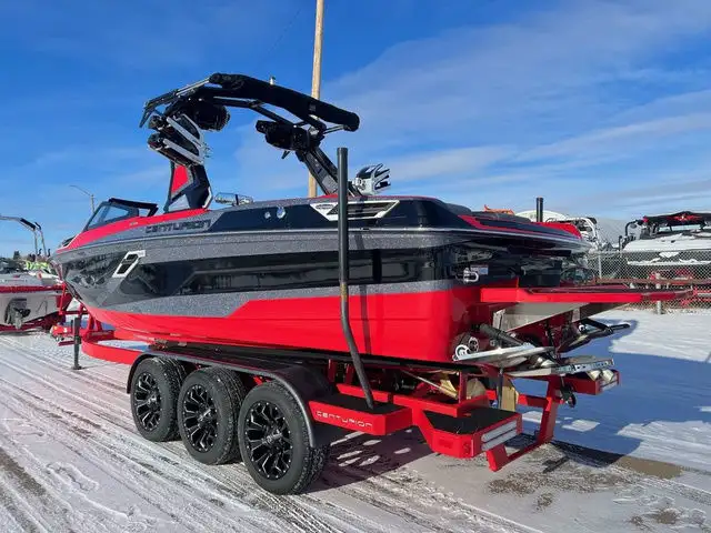 2023 Centurion Ri245 in Powerboats & Motorboats in Kelowna - Image 6