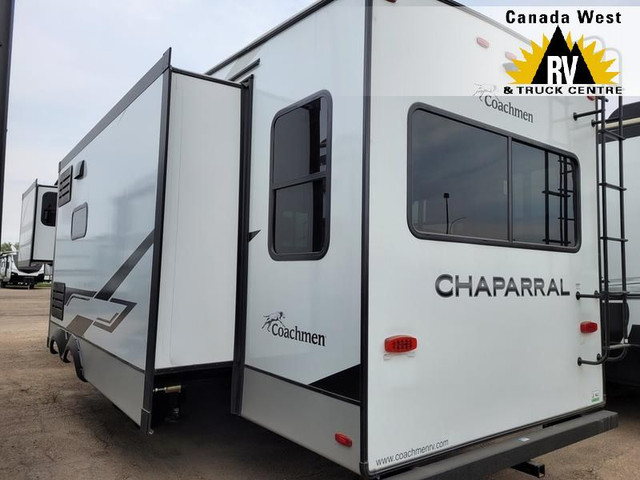 2023 Coachmen Chaparral 336TSIK in Travel Trailers & Campers in Saskatoon - Image 2