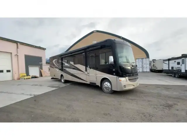 2014 Winnebago Adventurer 38Q in RVs & Motorhomes in Kamloops - Image 8