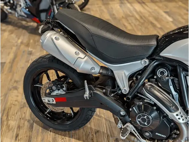2018 Ducati Scrambler 1100 // Shining Black in Dirt Bikes & Motocross in Winnipeg - Image 11