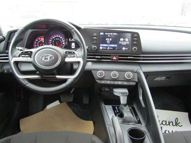  2022 Hyundai Elantra PREFERRED IVT B.S.A/LANE ASSIST/H.SEATS &  in Cars & Trucks in Calgary - Image 2