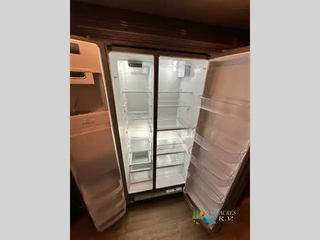 2020 Thor Motor Coach Challenger 37YT Washer & Dryer 12 k Miles in RVs & Motorhomes in Moncton - Image 19