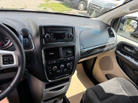 CAN FINANCE or LEASE, 2017 DODGE GRAND CARAVAN 7 PASSENGER, QUAD SEATS, STO'n'GO Clean Graphite meta... (image 8)