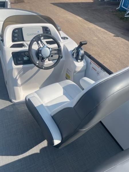 2021 Manitou 20 Aurora LE Twin Tube 25 in Powerboats & Motorboats in Bedford - Image 3