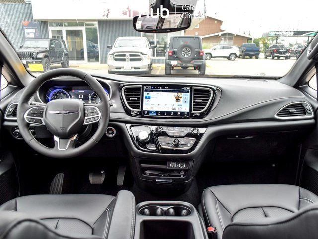 2025 Chrysler Pacifica Select AWD Theater Family Group Safety in Cars & Trucks in Mississauga / Peel Region - Image 2