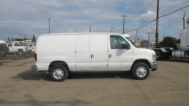 2009 FORD E-350 RWD CARGO VAN in Heavy Equipment in Vancouver - Image 4
