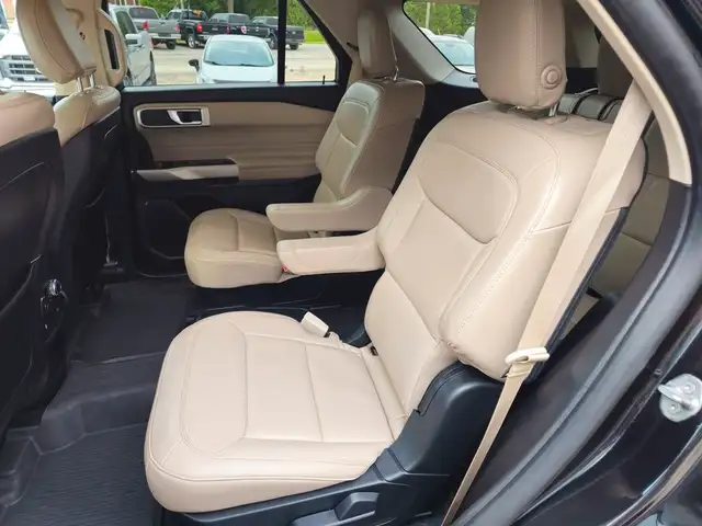 2020 Ford Explorer XLT 4WD in Cars & Trucks in Chatham-Kent - Image 35