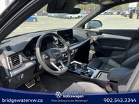 New Price! Odometer is 22604 kilometers below market average! Mythos Black Metallic 2021 Audi Q5 45... (image 4)
