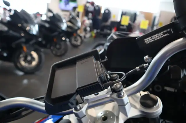 2024 BMW F 800 GS Light White/Blue/Black in Other in Edmonton - Image 4