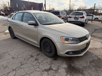 2013 Volkswagon Jetta TDI,2 set of tires,excellent conditions,3 previous owners, low kilometres,gas... (image 5)