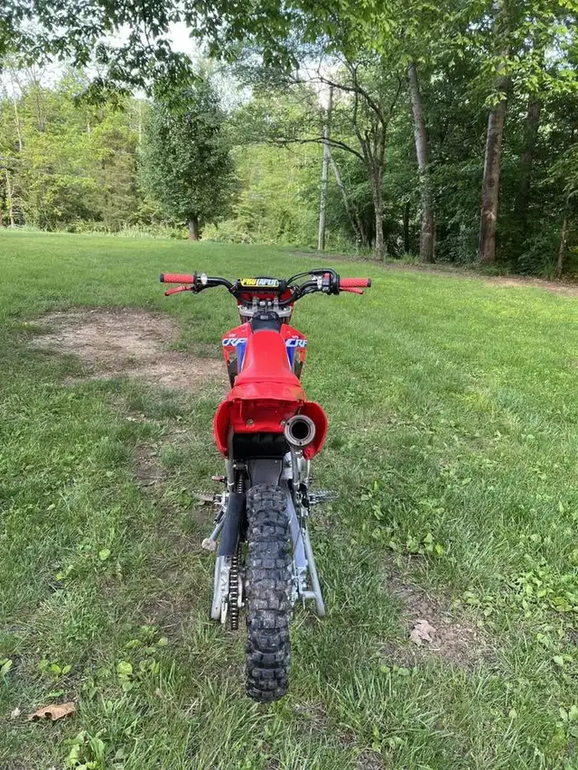 2022 HONDA CRF250R-RED! in Dirt Bikes & Motocross in Delta/Surrey/Langley - Image 6
