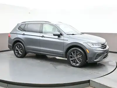 he 2024 Volkswagen Tiguan Comfortline is a versatile and refined compact SUV, powered by a 2.0L engi...