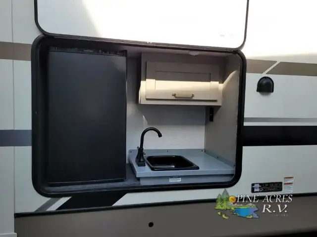 2024 Forest River RV Wildwood Heritage Glen 370BL in Travel Trailers & Campers in Truro - Image 4