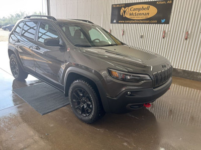  2023 Jeep Cherokee Trailhawk/Tow Group/ Panoramic Sunroof/