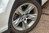 // ACCIDENT FREE!! // // SINGLE OWNER! // // EXCELLENT CONDITION! // Discover the 2014 Toyota Highla... (image 5)