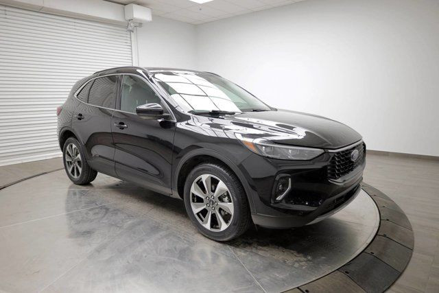 2023 Ford Escape Platinum in Cars & Trucks in Calgary