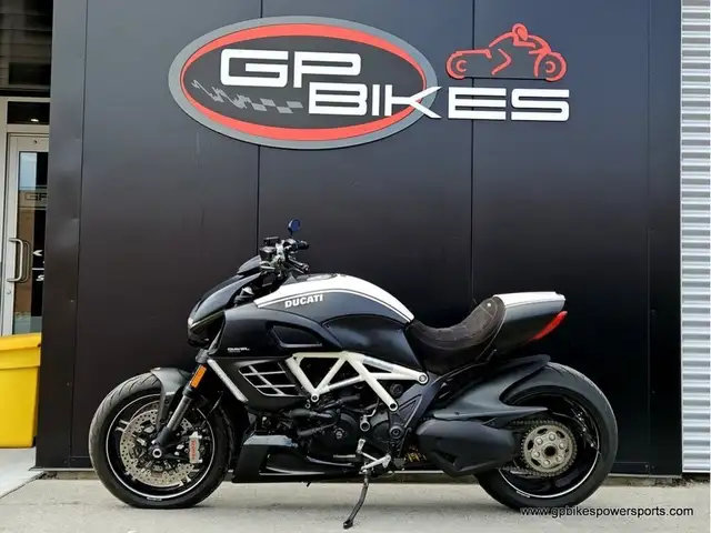2013 Ducati Diavel AMG in Street, Cruisers & Choppers in Oshawa / Durham Region - Image 6