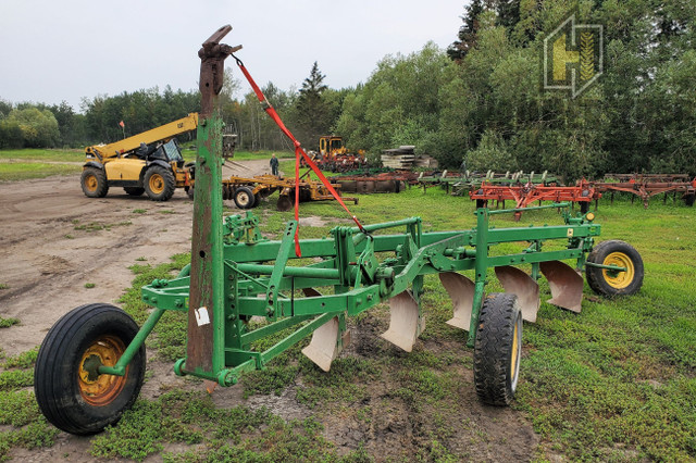 John Deere 3100 6 Bottom Breaking Plow in Farming Equipment in Edmonton - Image 2