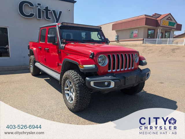 2020 Jeep Gladiator Overland 4x4 for sale in Cars & Trucks in Medicine Hat