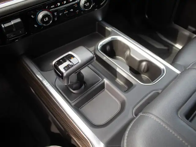2022 Chevrolet Silverado 1500 Crew Cab Short Box 4-Wheel Drive R in Cars & Trucks in Edmonton - Image 21