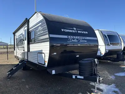 Della Terra DET241BH This under 30ft family travel trailer is sure to impress! Not only do the adult...