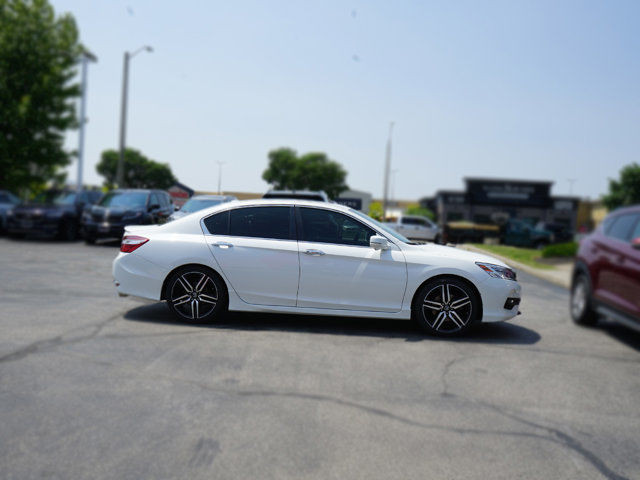 2017 Honda Accord Sedan Touring | 1 Owner | No Accidents in Cars & Trucks in Hamilton - Image 4
