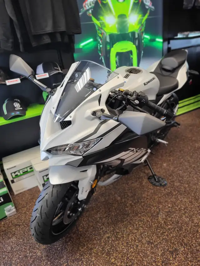 2025 Kawasaki ZX-4RR in Sport Bikes in St. Catharines - Image 4