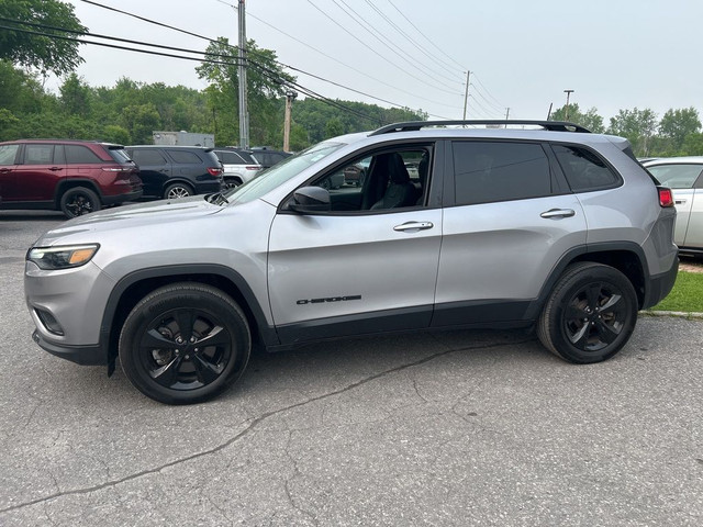 2022 Jeep Cherokee Altitude in Cars & Trucks in Ottawa - Image 3