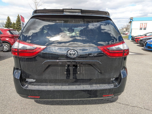 2020 Toyota Sienna LE 8-Passenger LOW KMS! SIENNA 8-PASSENGER! in Cars & Trucks in Ottawa - Image 3
