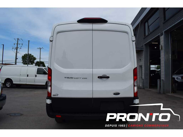 2021 Ford Transit Cargo Van T-250 148WB ** Med Roof ** Bluetooth in Cars & Trucks in Laval / North Shore - Image 4